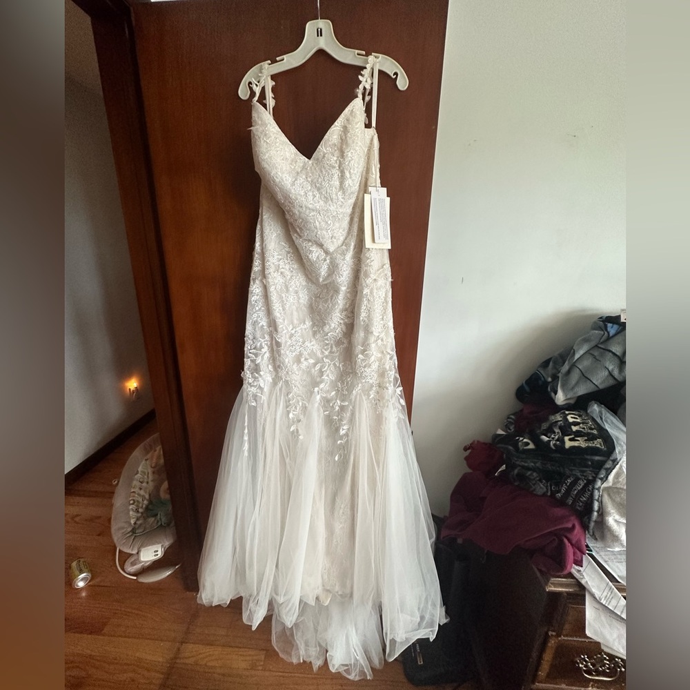 Brand new wedding dress, never worn.